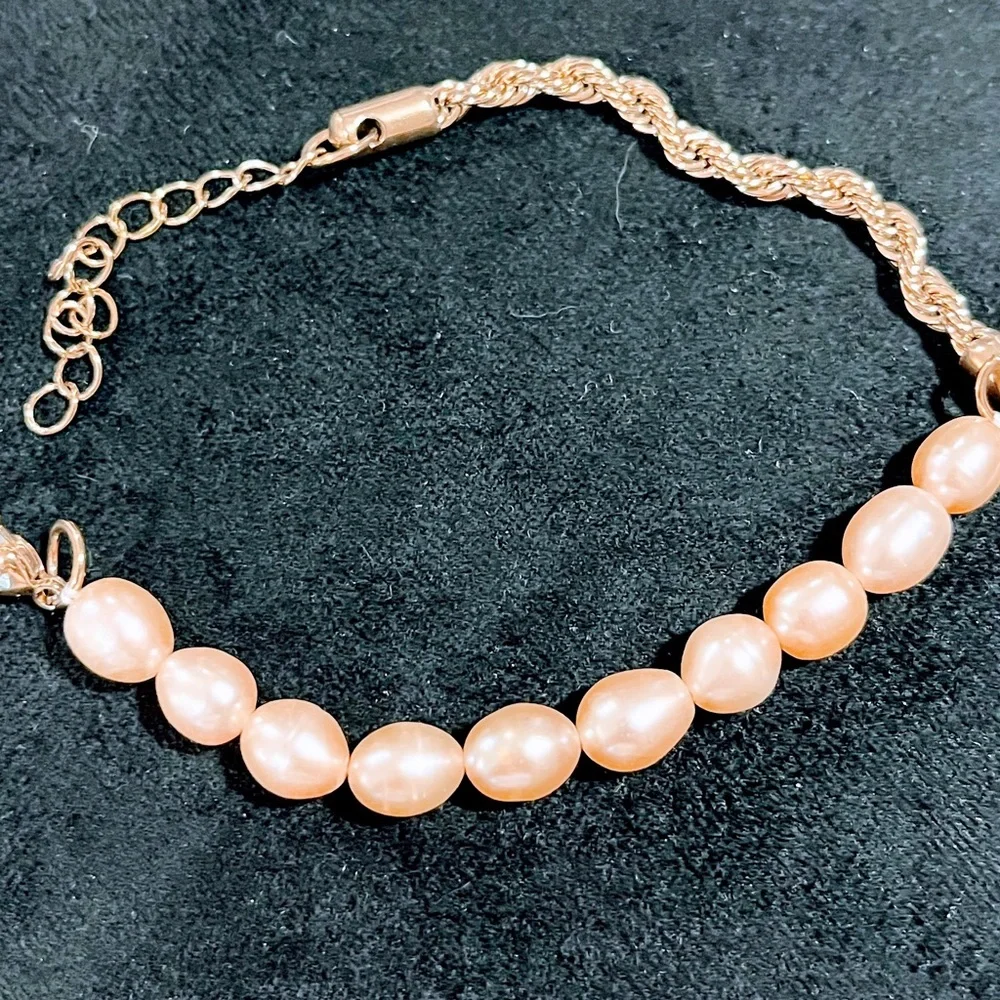 Elegant Pink Pearl Bracelet with Gold Chain - Picture 1 of 3